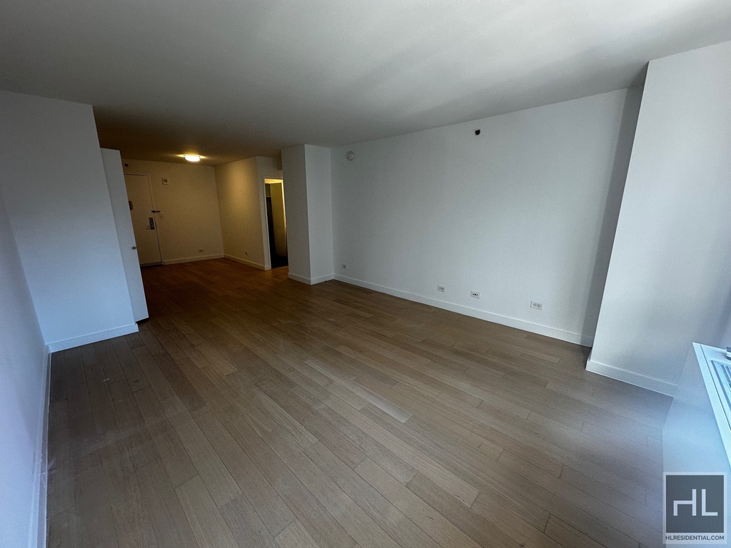 East 39th Street - Photo 4