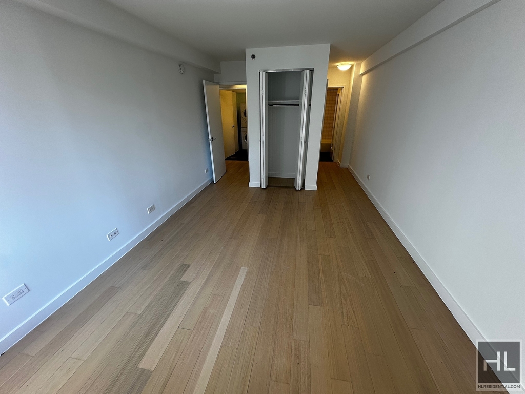 East 39th Street - Photo 8