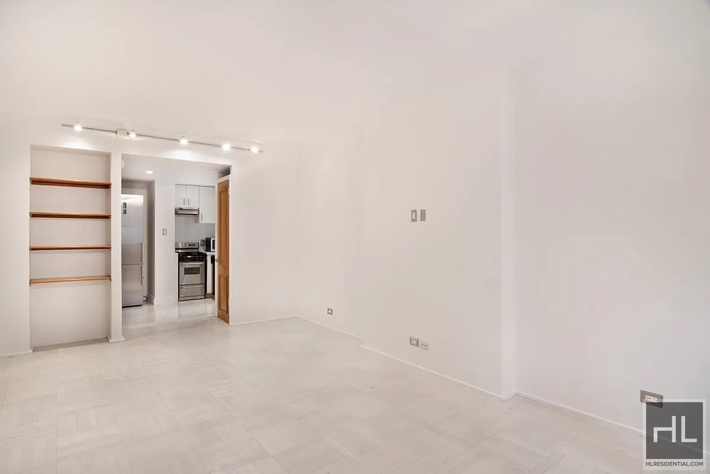 West 58th Street - Photo 9
