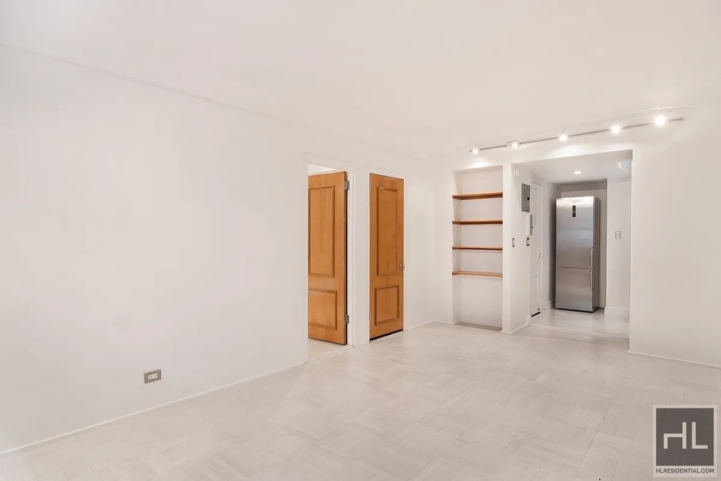 West 58th Street - Photo 0