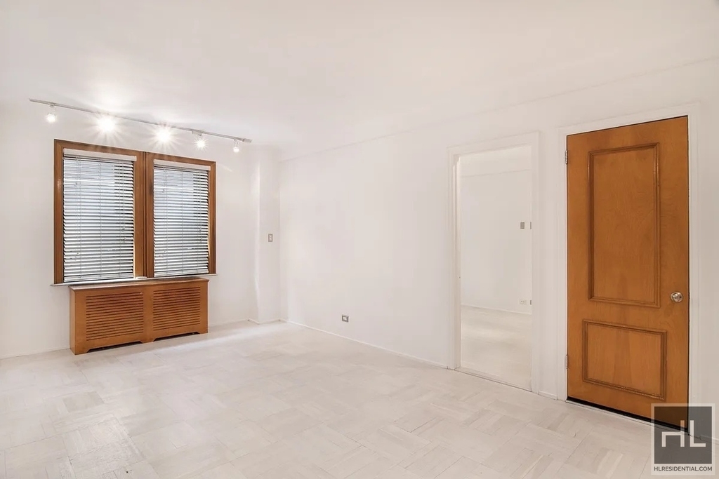 West 58th Street - Photo 7
