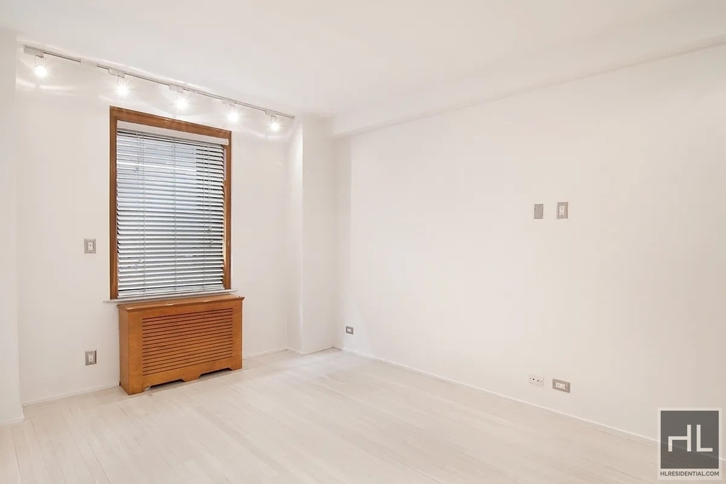 West 58th Street - Photo 6
