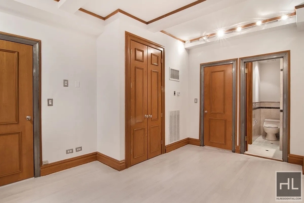 West 58th Street - Photo 6