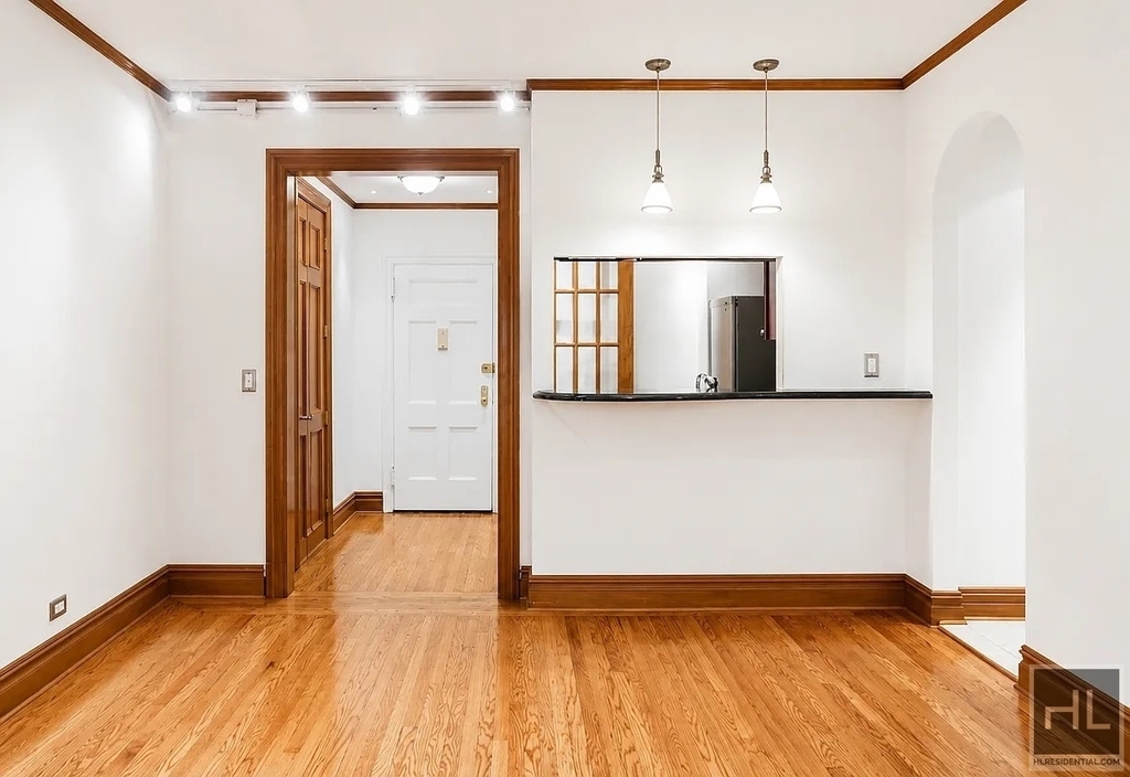West 58 Street - Photo 3
