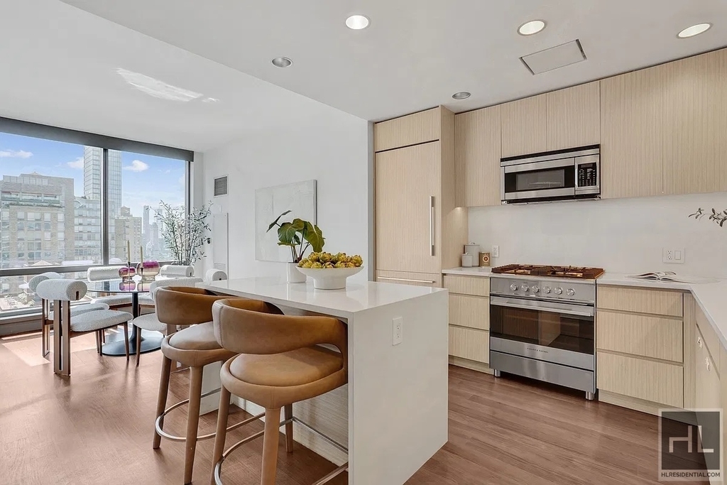 West 67th Street - Photo 2