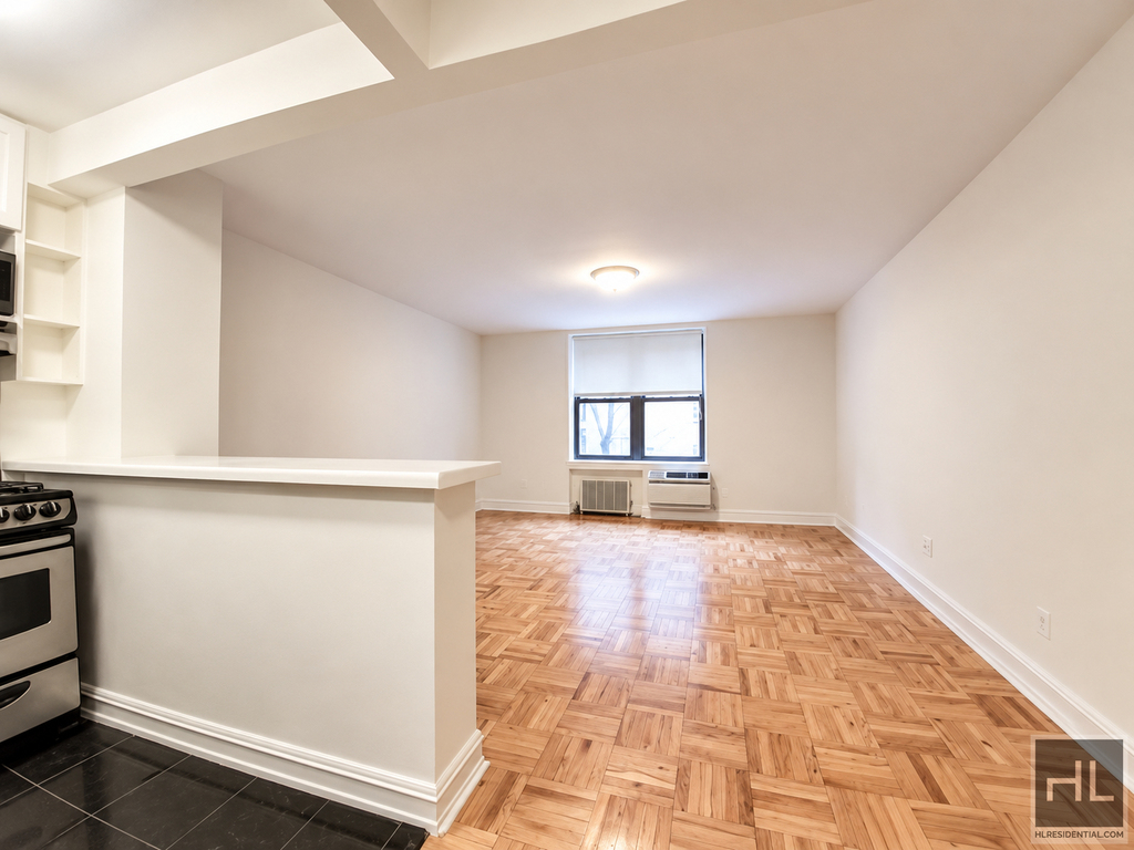 West 16 Street - Photo 2