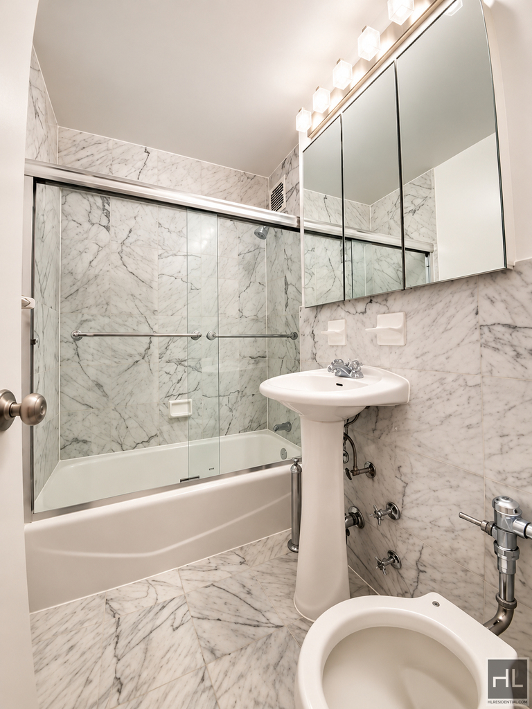 West 16 Street - Photo 5
