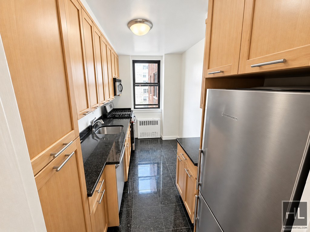 East 79th Street - Photo 3