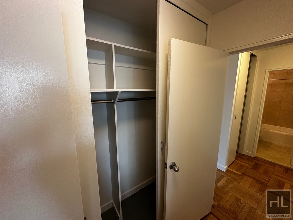 East 79th Street - Photo 12