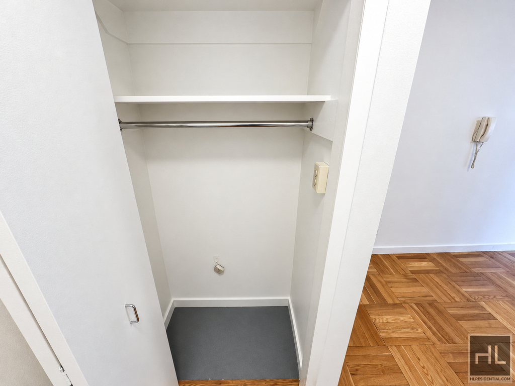 East 79th Street - Photo 7