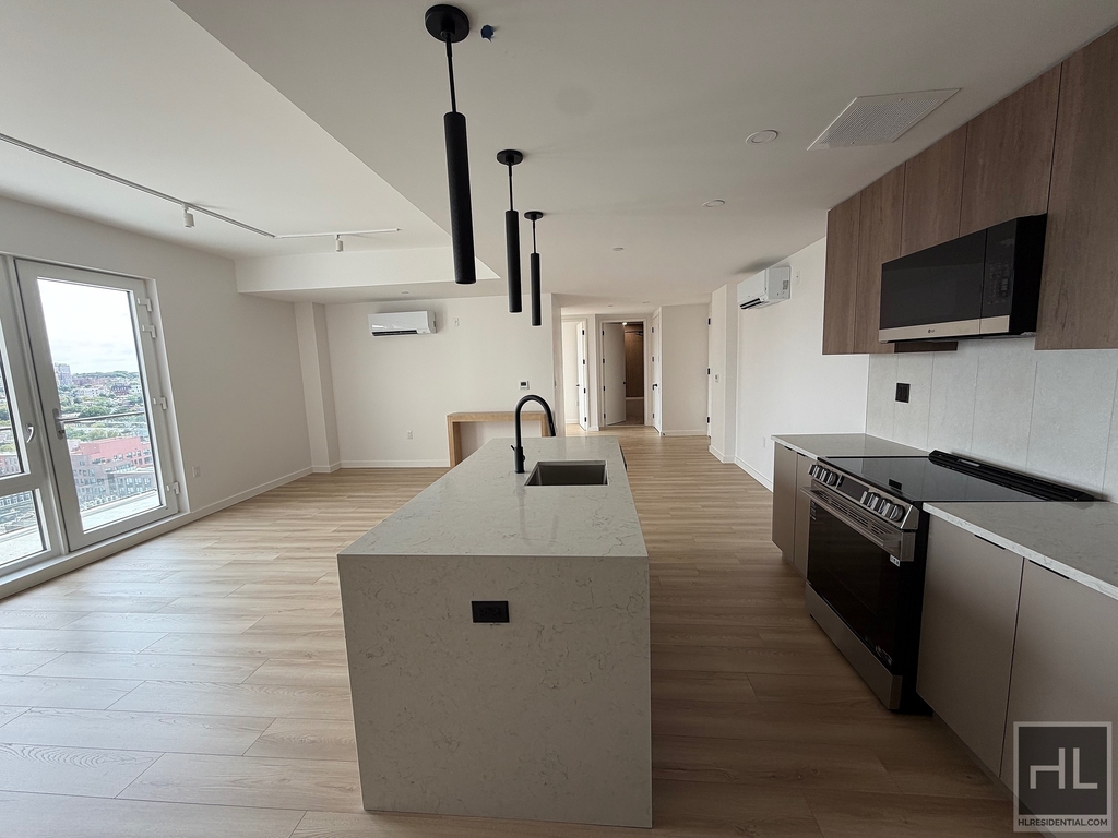 4 Avenue - Photo 2