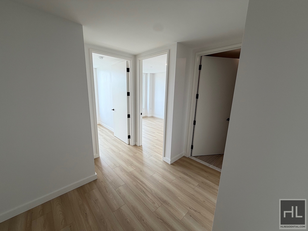 4 Avenue - Photo 1