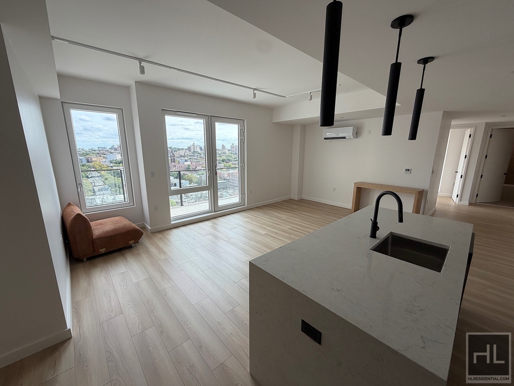 4 Avenue - Photo 3