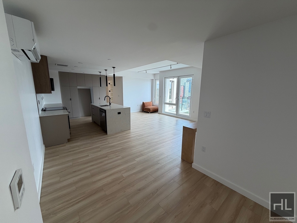 4 Avenue - Photo 0