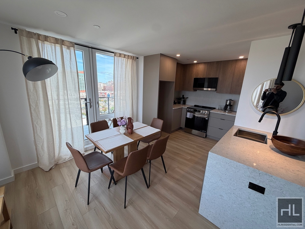 4 Avenue - Photo 1