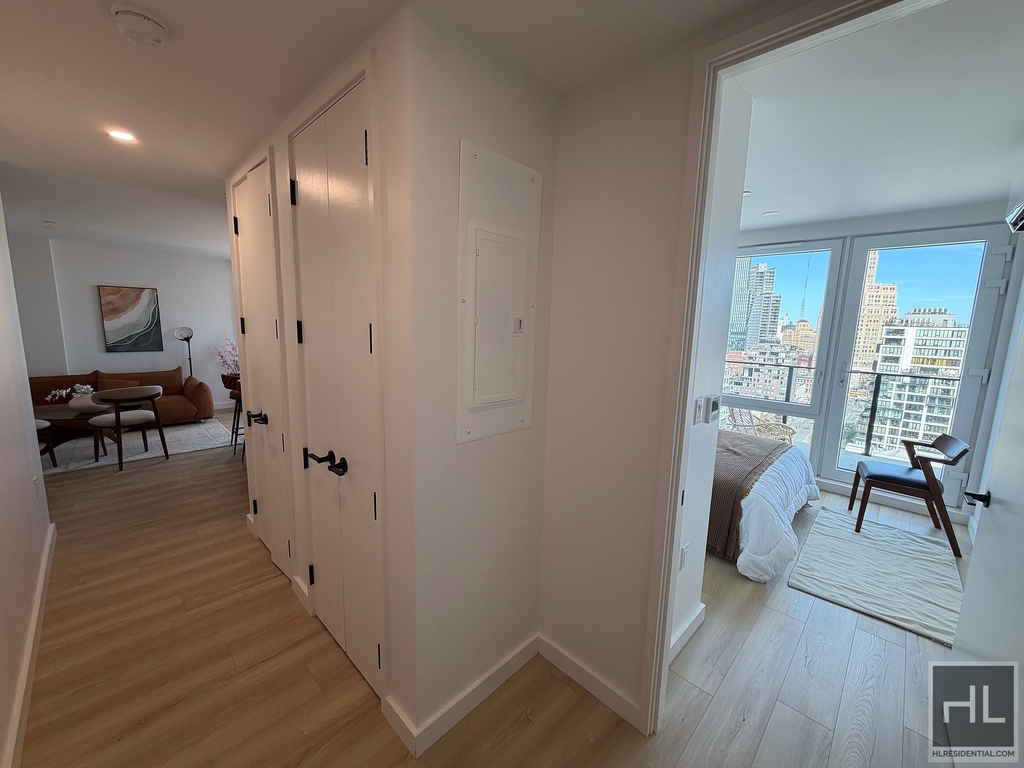 4 Avenue - Photo 4