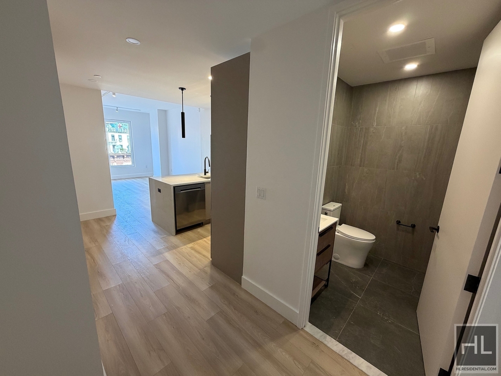 4 Avenue - Photo 5