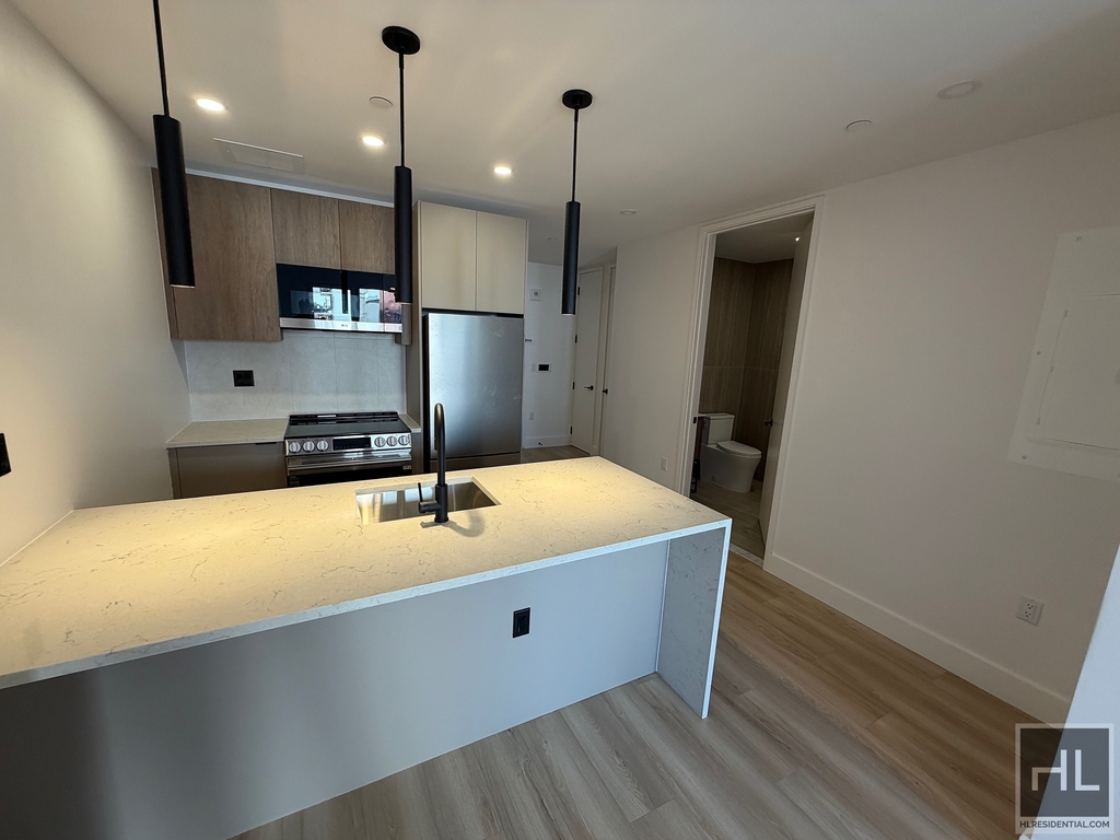 4 Avenue - Photo 2
