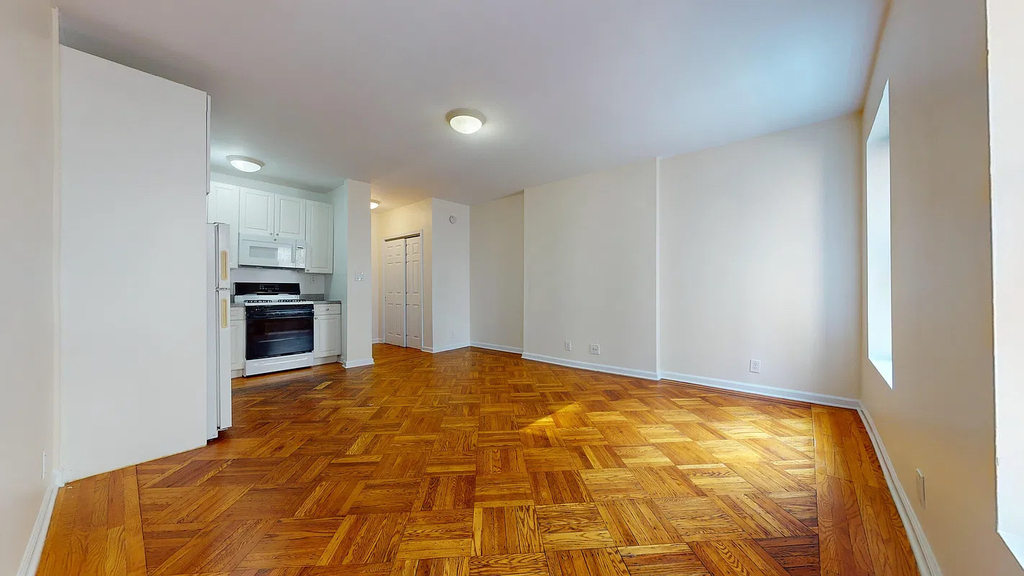 56th Street/6th Avenue  - Photo 4