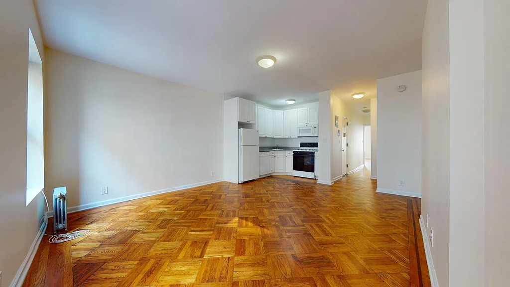 56th Street/6th Avenue  - Photo 3