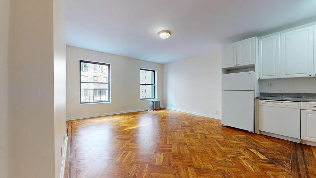 56th Street/6th Avenue  - Photo 2