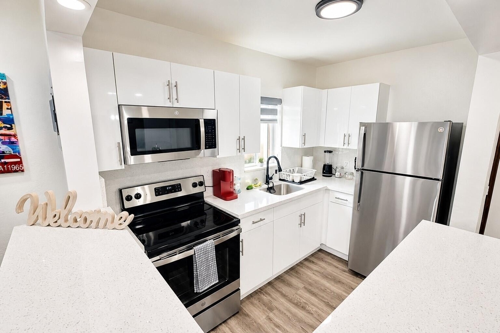 1232 Sw 30th Place - Photo 3