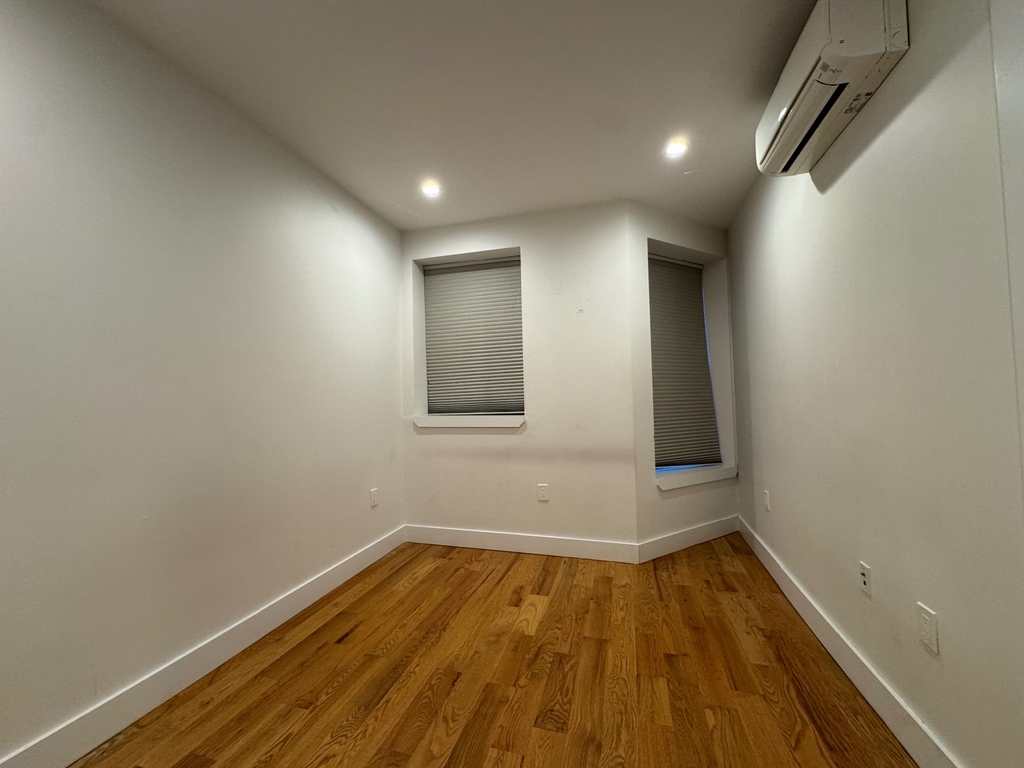 1049 Bergen Street - Photo 4