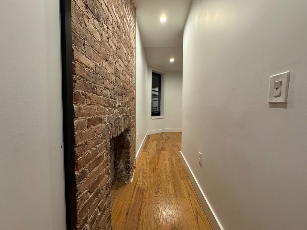 1049 Bergen Street - Photo 8