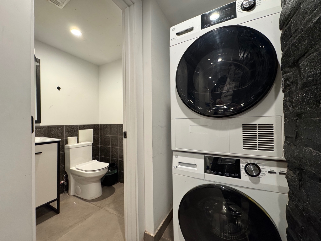 1049 Bergen Street - Photo 3