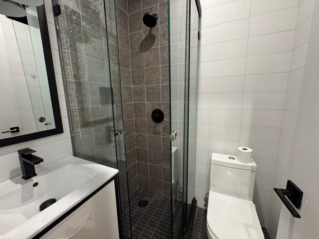 1049 Bergen Street - Photo 14