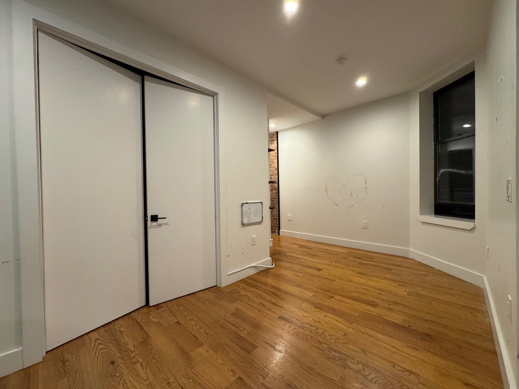 1049 Bergen Street - Photo 13