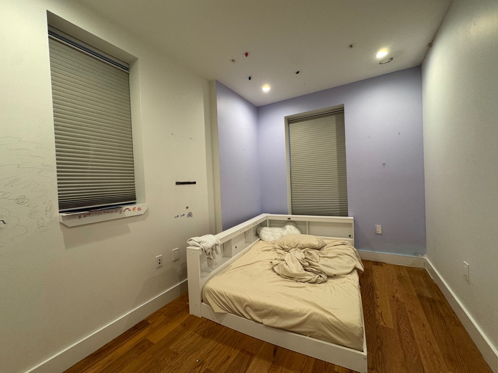 1049 Bergen Street - Photo 6