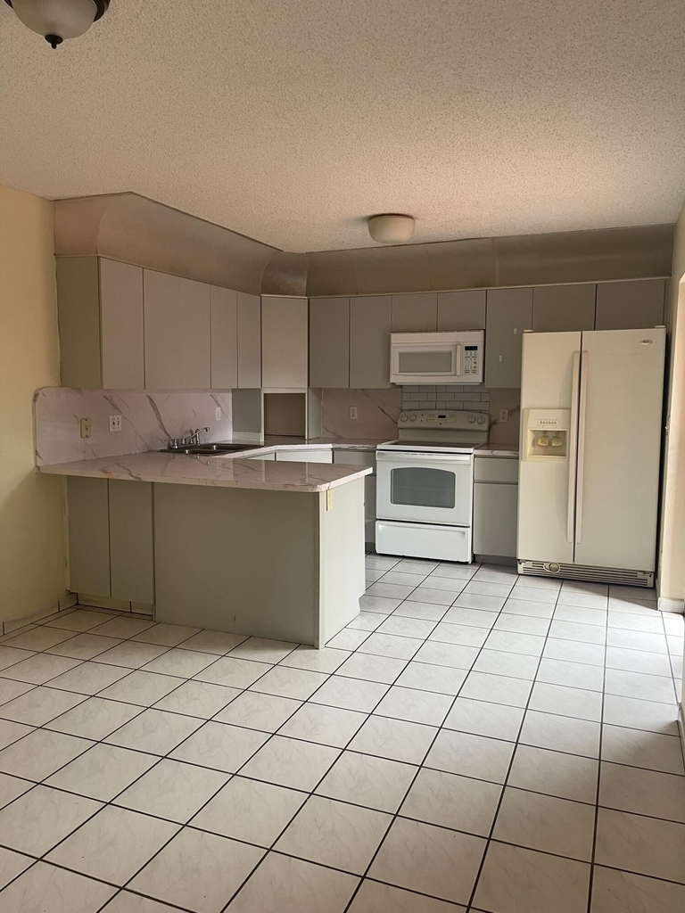 6125 Seven Springs Boulevard - Photo 4