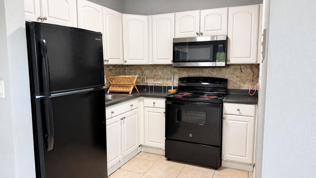 173 Nw 42nd Street - Photo 5