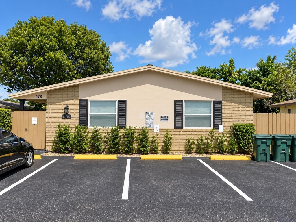 173 Nw 42nd Street - Photo 0