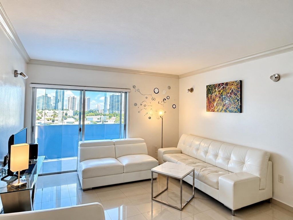 400 Kings Point Drive - Photo 3