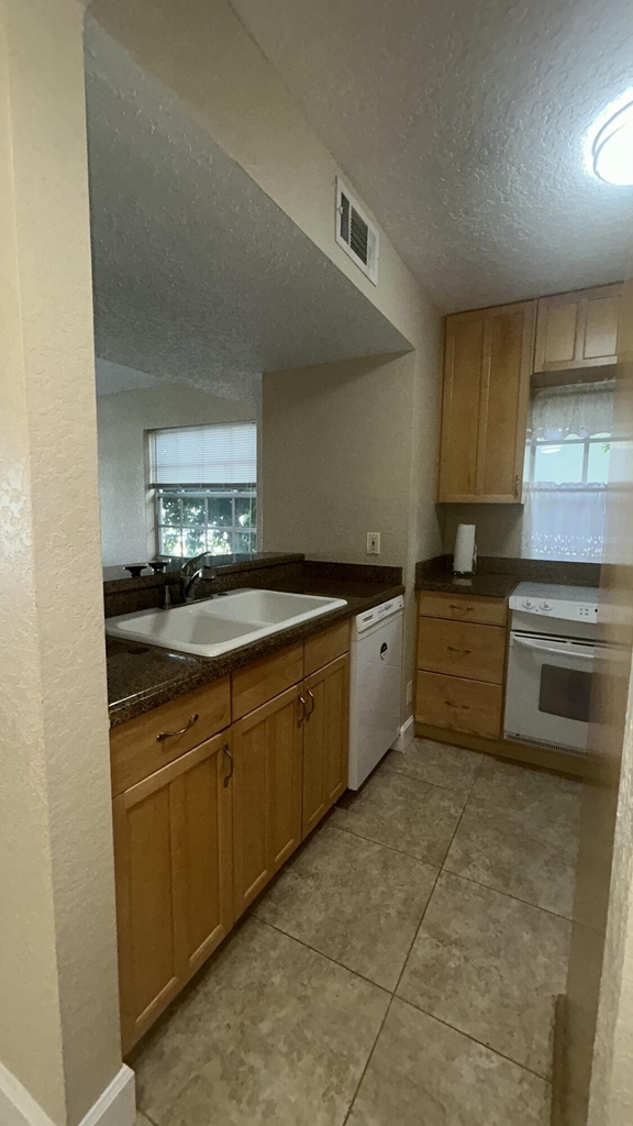 1135 Lake Shore Drive - Photo 28