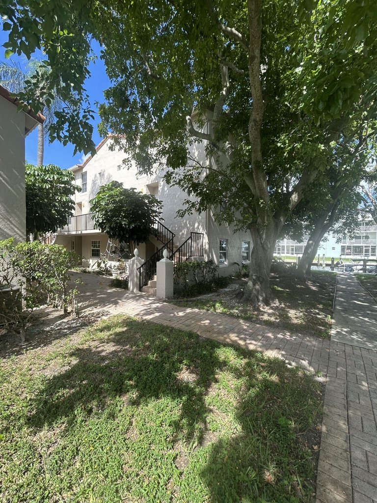1135 Lake Shore Drive - Photo 23