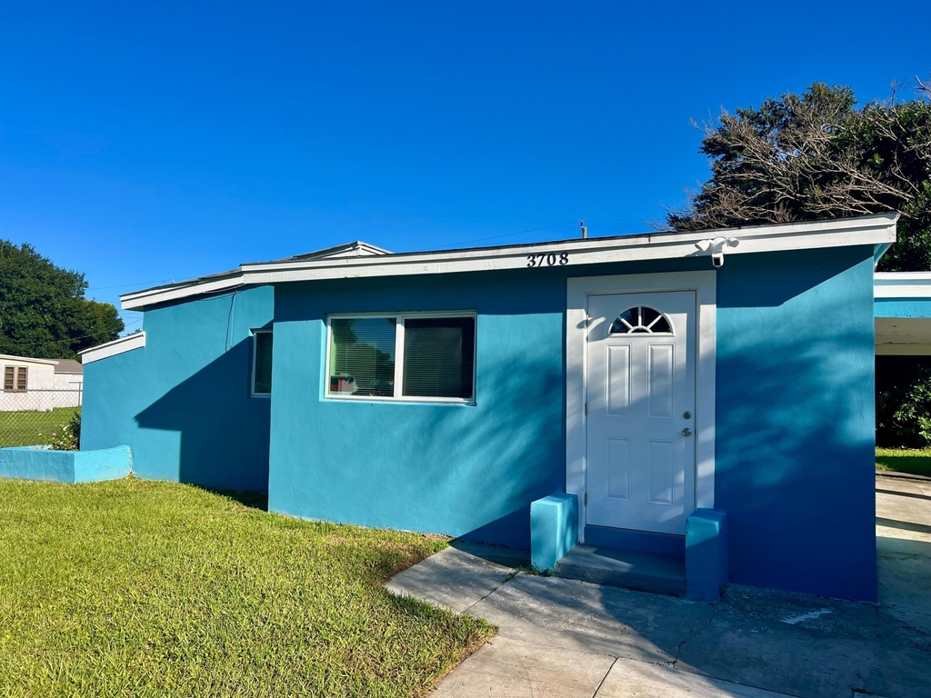 3708 Avenue K - Photo 0