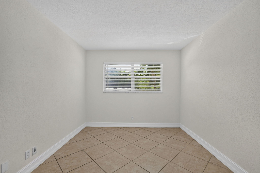 4051 Ne 13th Avenue Ne - Photo 15