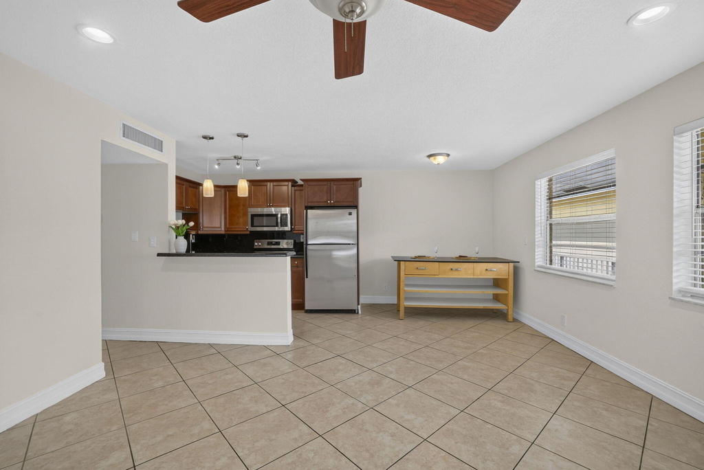 4051 Ne 13th Avenue Ne - Photo 5