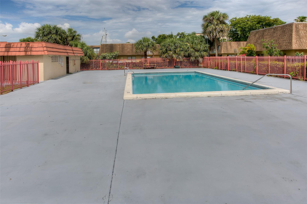 2500 W 67th Place - Photo 13