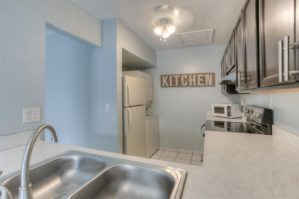 2500 W 67th Place - Photo 7