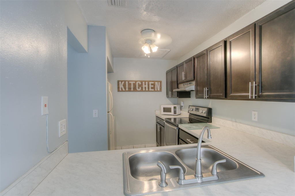 2500 W 67th Place - Photo 5