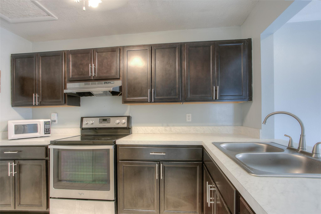 2500 W 67th Place - Photo 6