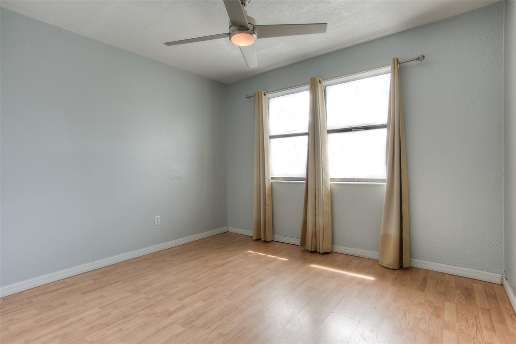 2500 W 67th Place - Photo 10