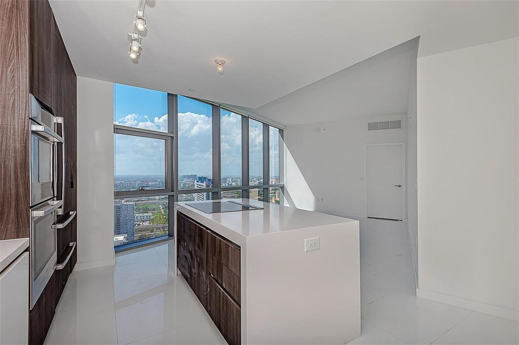 851 Ne 1st Avenue - Photo 2