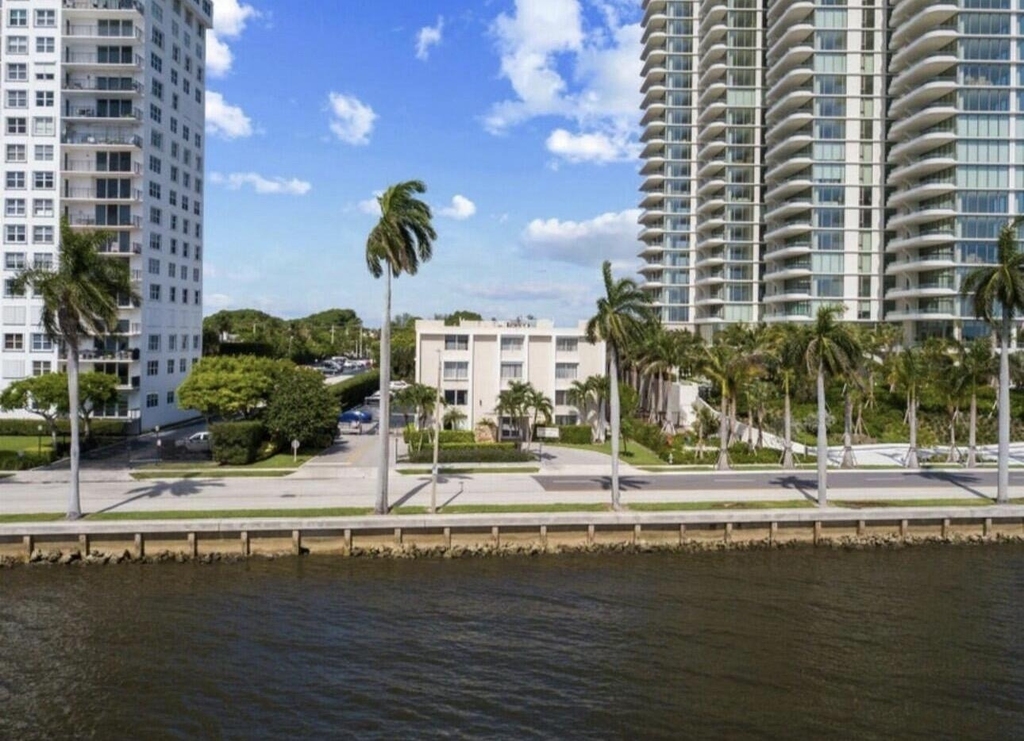 1601 S Flagler Drive - Photo 1