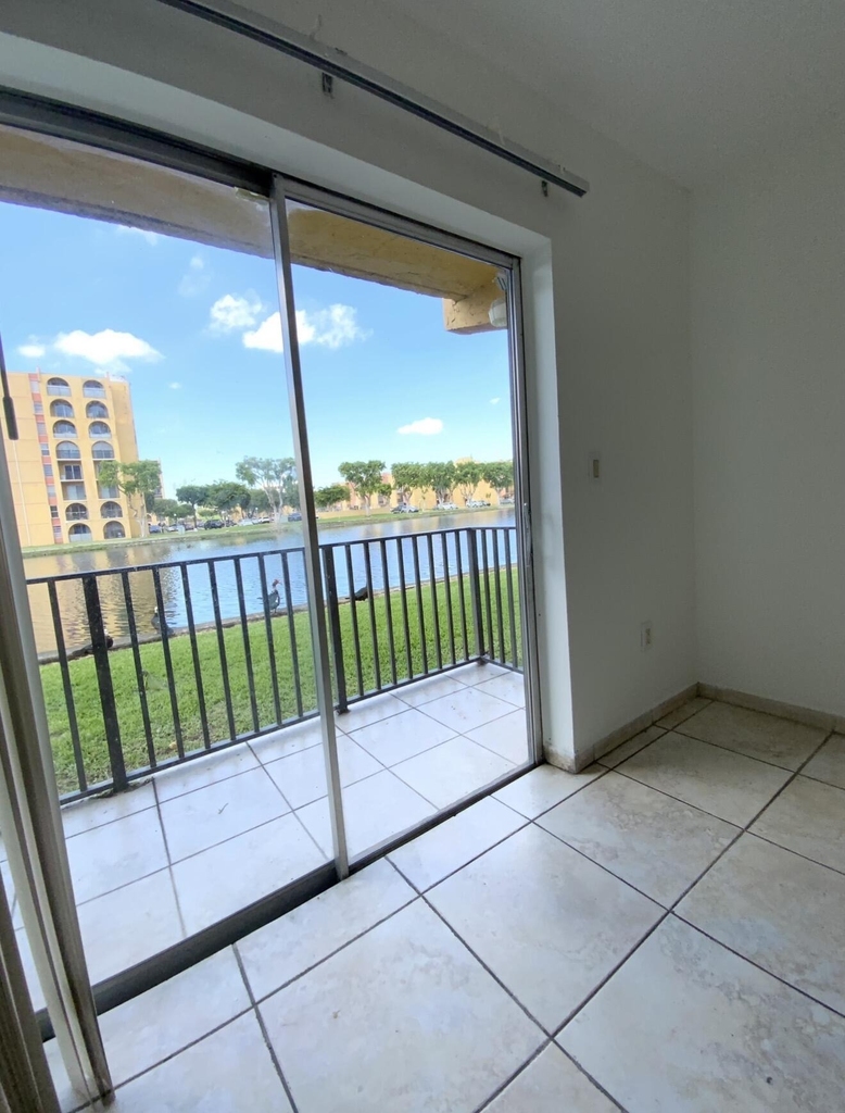 4709 Nw 7th Street - Photo 3