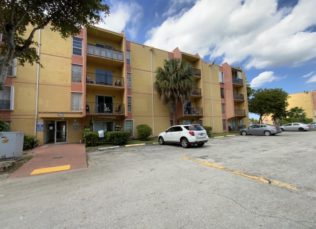 4709 Nw 7th Street - Photo 19
